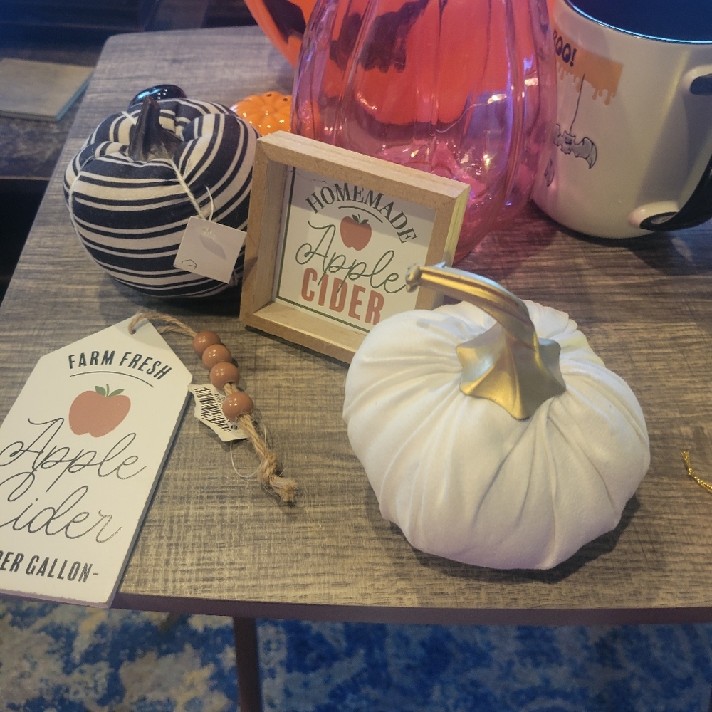 20 Pc.Halloween Decor Bundle w/ Mostly New Items - Picture 2 of 2